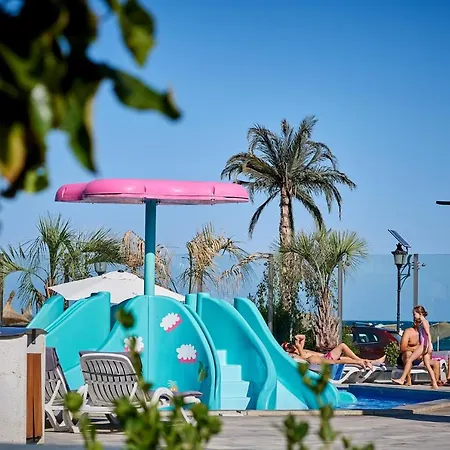 Blue Aqua N Pool Apartman